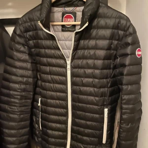 Colmar Jacka - Säljer nu denna riktigt feta colmar jackan i storlek 46/s. Skriv vid fler frågor eller funderingar🤙