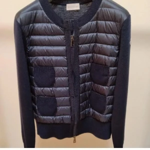 SÖKER  jacka från Moncler - SÖKER JACKA!!💓 xs eller S.