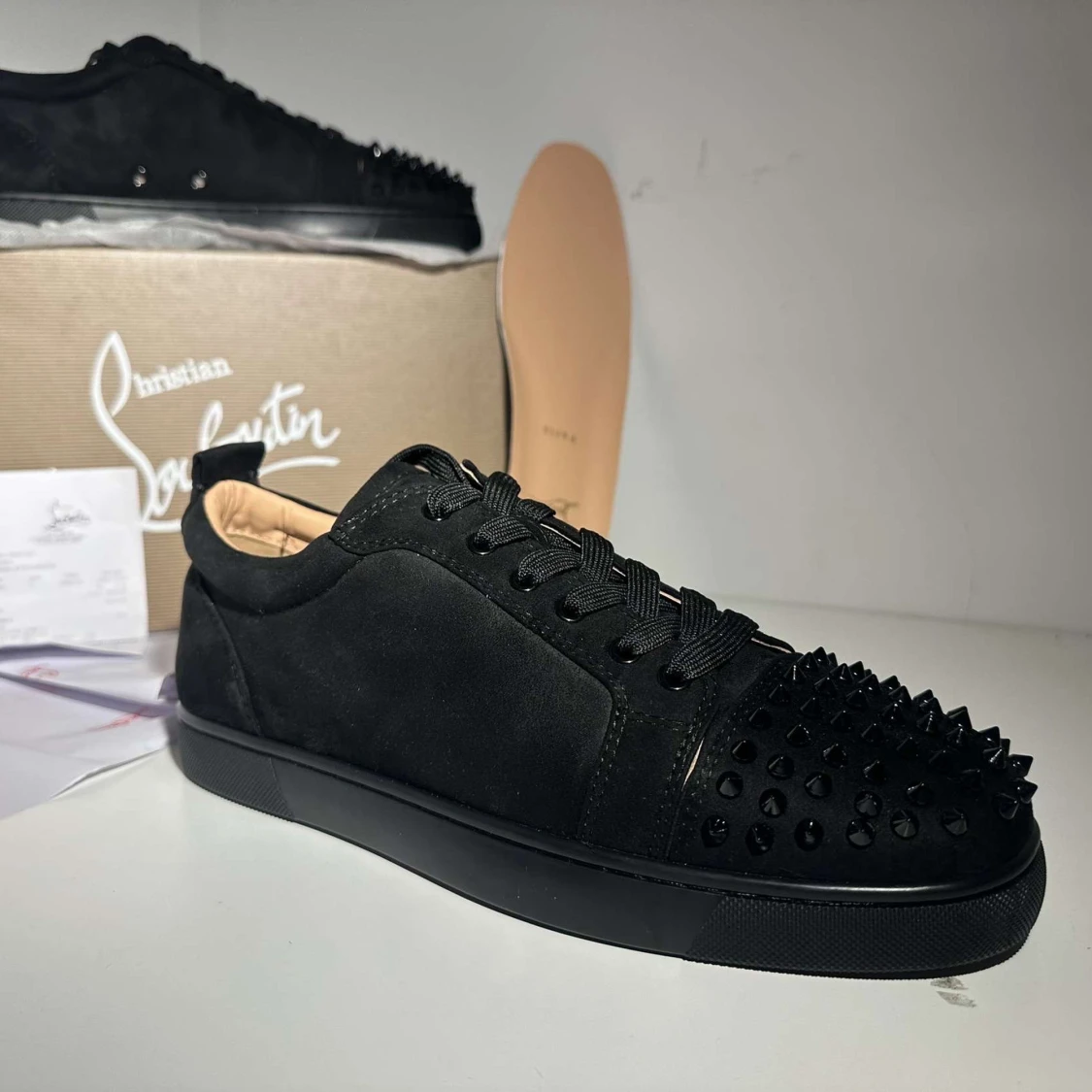 Svarta sneakers med nitar från Christian Louboutin - 2