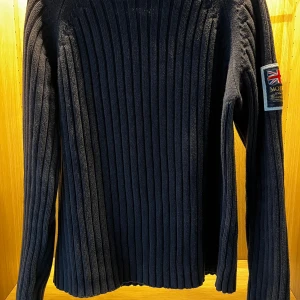 Morris tröja - Använd 1-2 gånger. Mycket bra skick! Pris går diskuteras vid intresse.