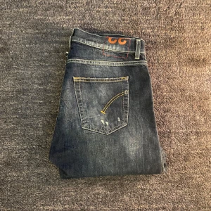 Dondup jeans - Dondup ”Dian” Jeans | Storlek: W32 | Mycket bra skick, som nya! | Passform: Carrot slim fit | Pris: 699 kr | Tveka inte på att höra av dig vid frågor och funderingar! |