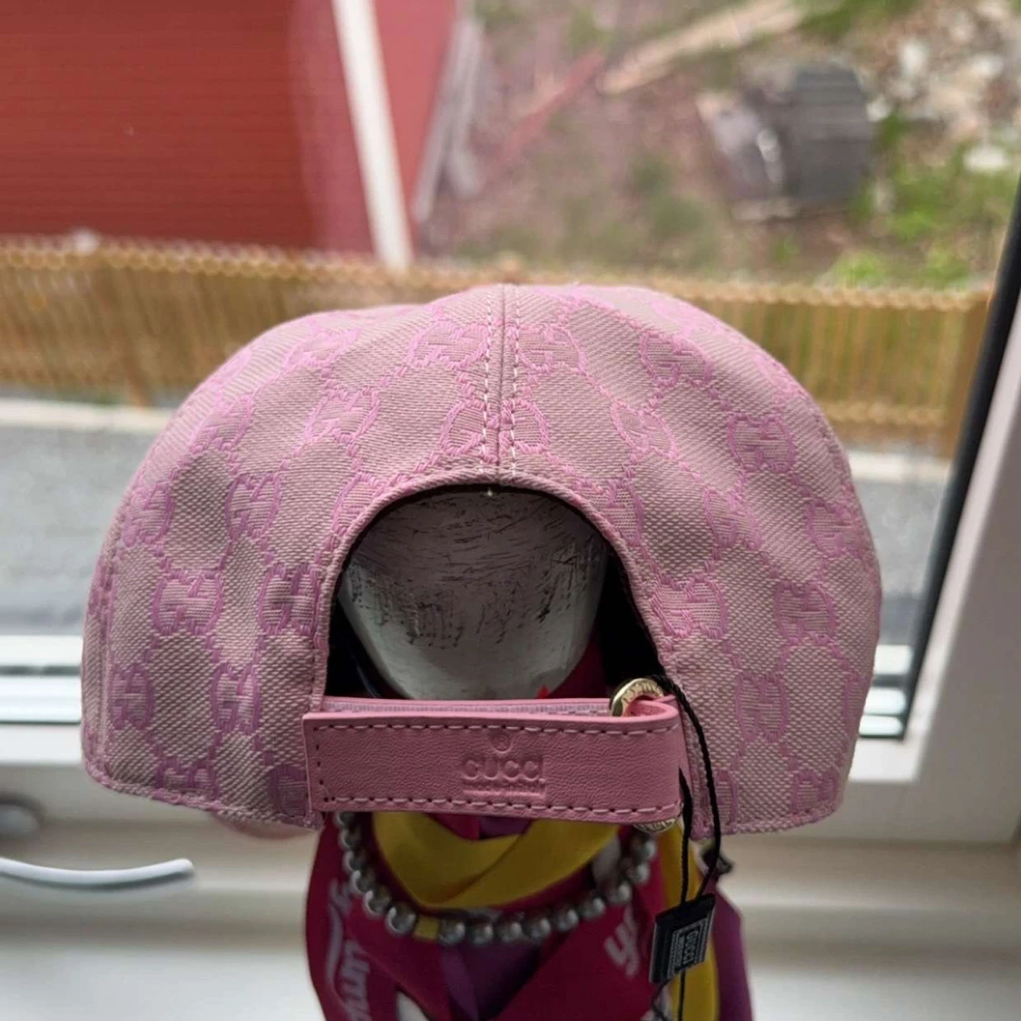 Rosa keps från Gucci med monogram - 1