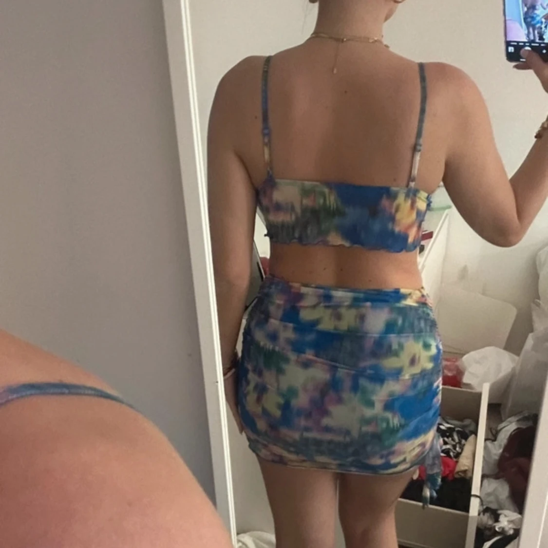 Blå och grön tie-dye kortklänning med knyt - 1