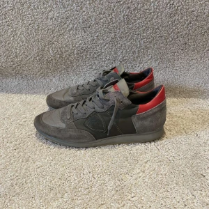 Philippe model skor  - Snygga Philippe model dojor i toppskick skorna är i storlek 41 skriv vid minsta fundering