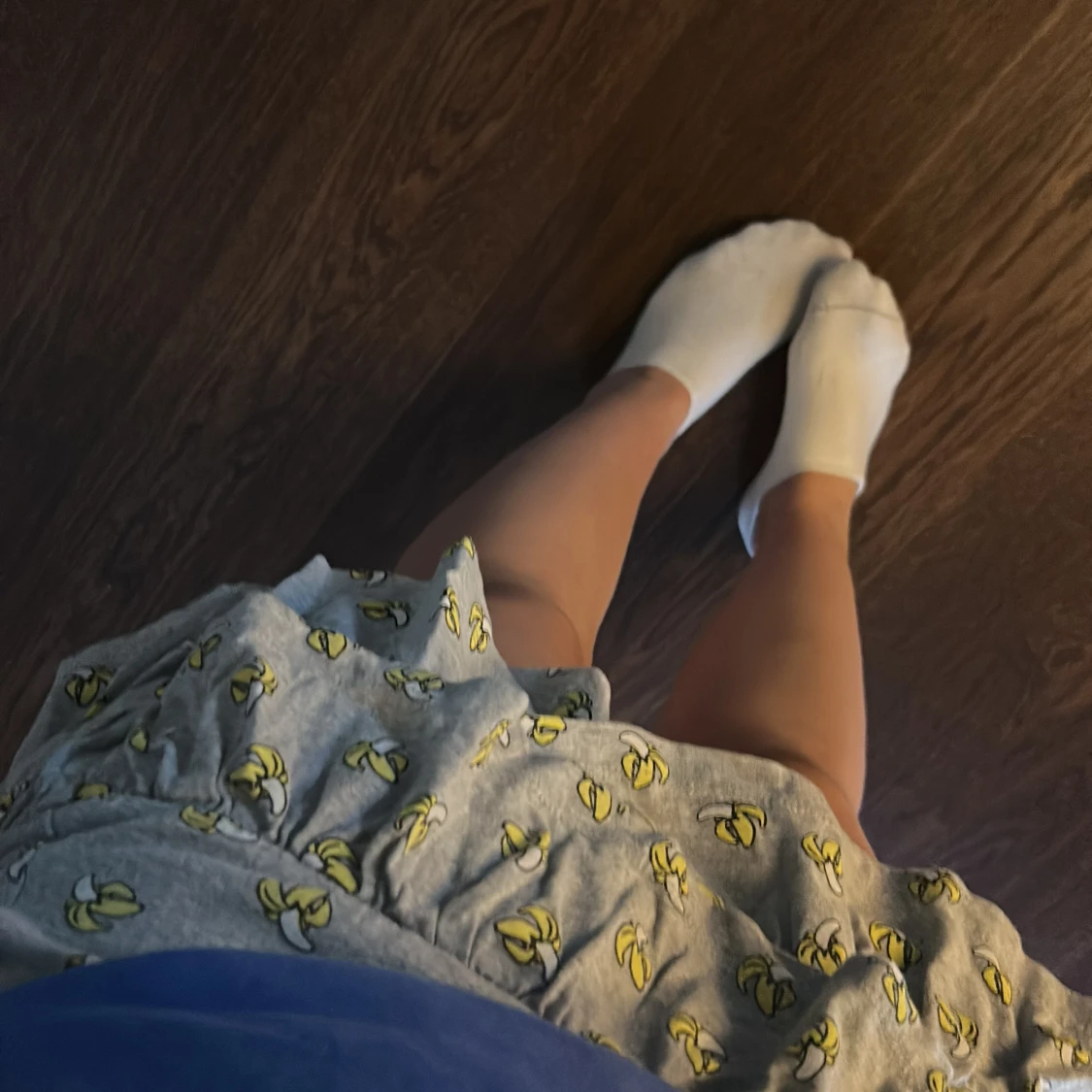 Grå kortkjol med bananmönster - 3