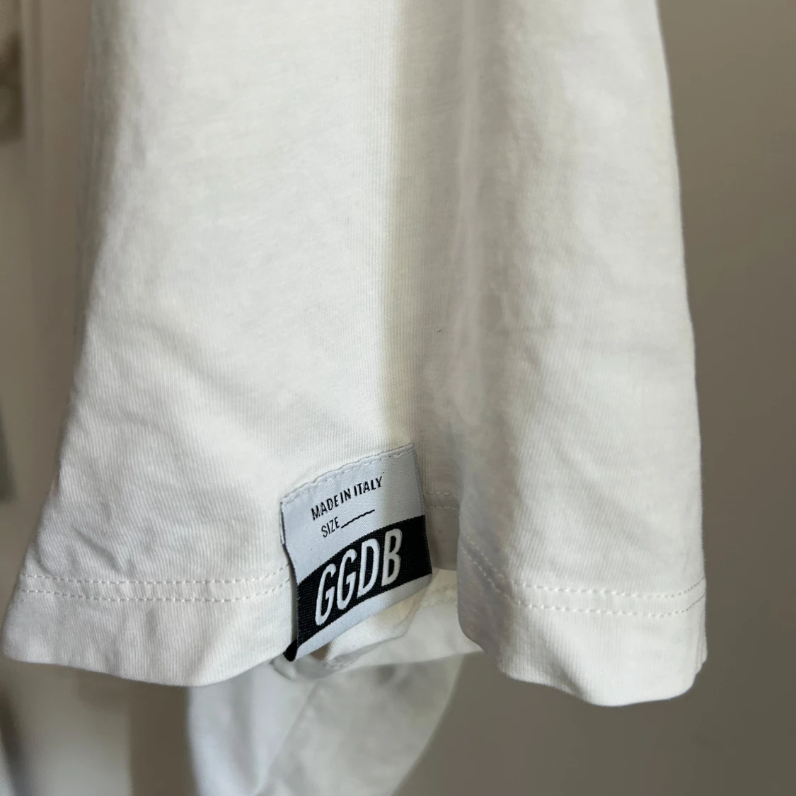 Vit t-shirt från Golden Goose - 2