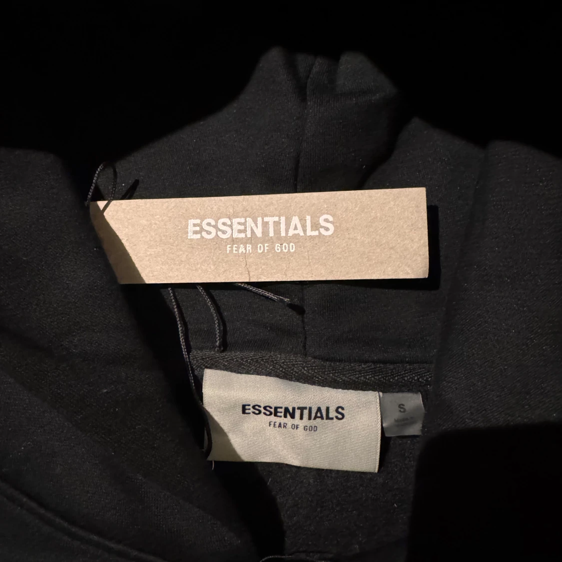 Svart hoodie från Essentials Fear of God - 1