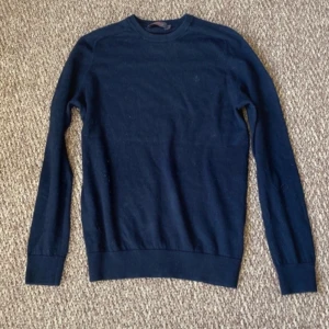 Svart Morris tröja 100% Merinoull - Säljer denna finfina morriströjan i 100% merino. Väldigt fint skick och väl omhändertagen. Storlek M