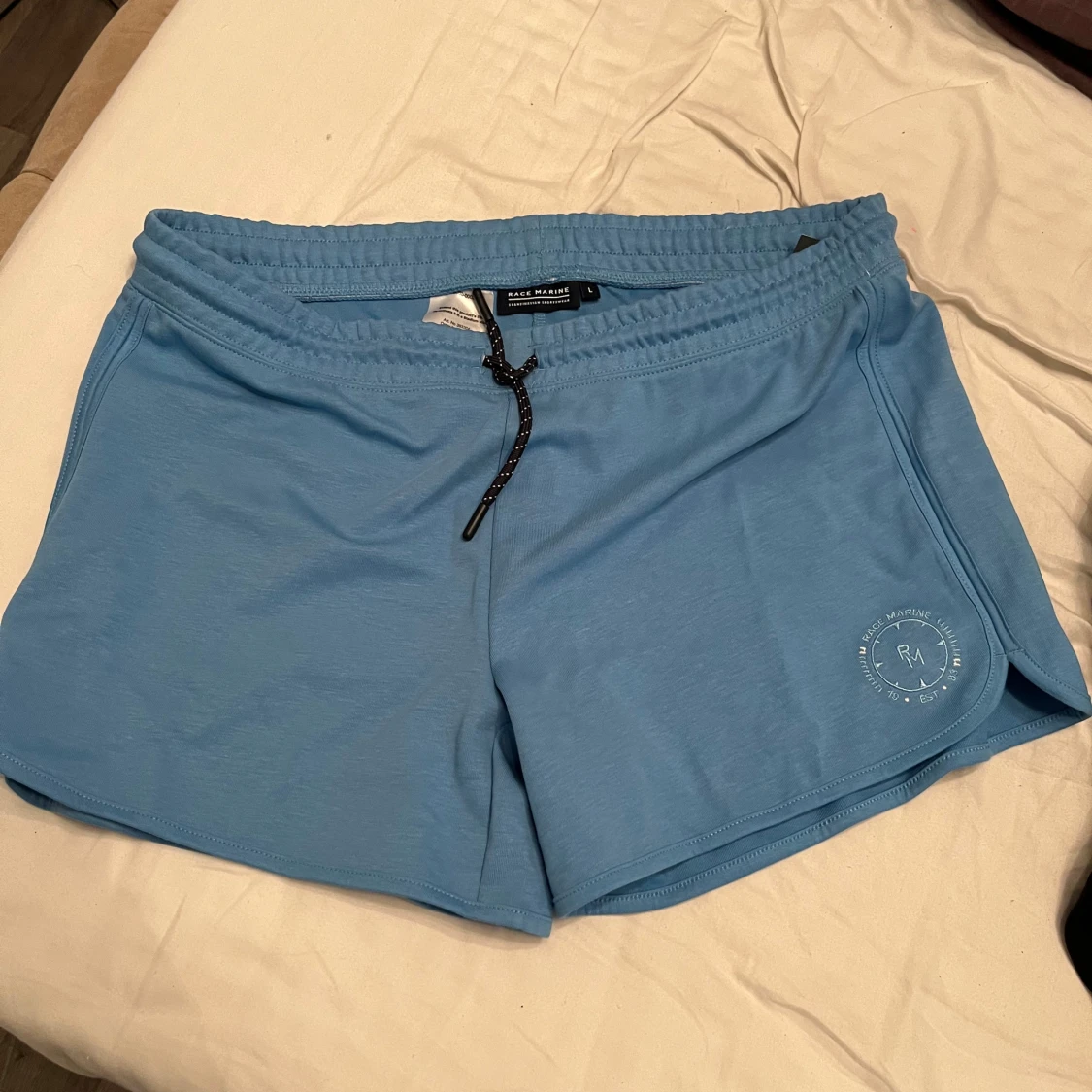 Ljusblå shorts från RVLT