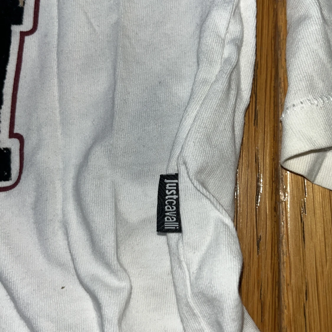 Vit t-shirt med grafiskt tryck från Just Cavalli - 2