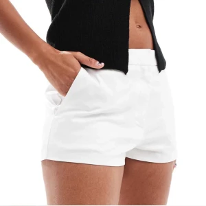 Linneshorts  - Vita linneshorts helt oanvända💕