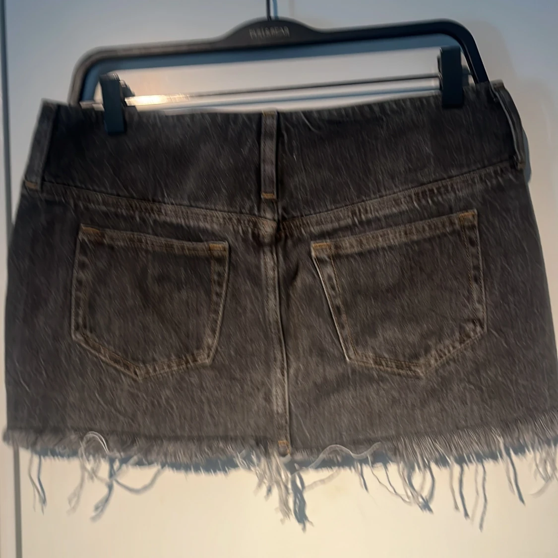 Grå jeanskjol från Weekday - 1