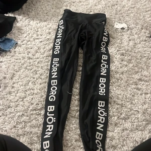 Svarta tights från Björn Borg - Hittar inte vilken strl men passar mig som är s