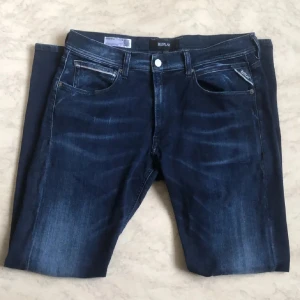 Replay jeans - Ett par replay jeans i storlek 36/34 men som definitivt passar 34/34