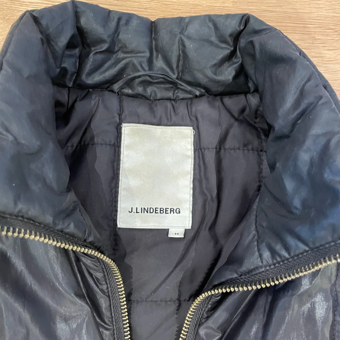 Svart quiltad väst från J.Lindeberg - 1