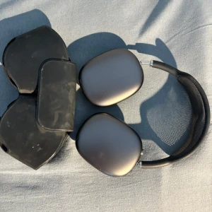 Svart - Kan inte skriva så mycket, dm för mer information, äkta