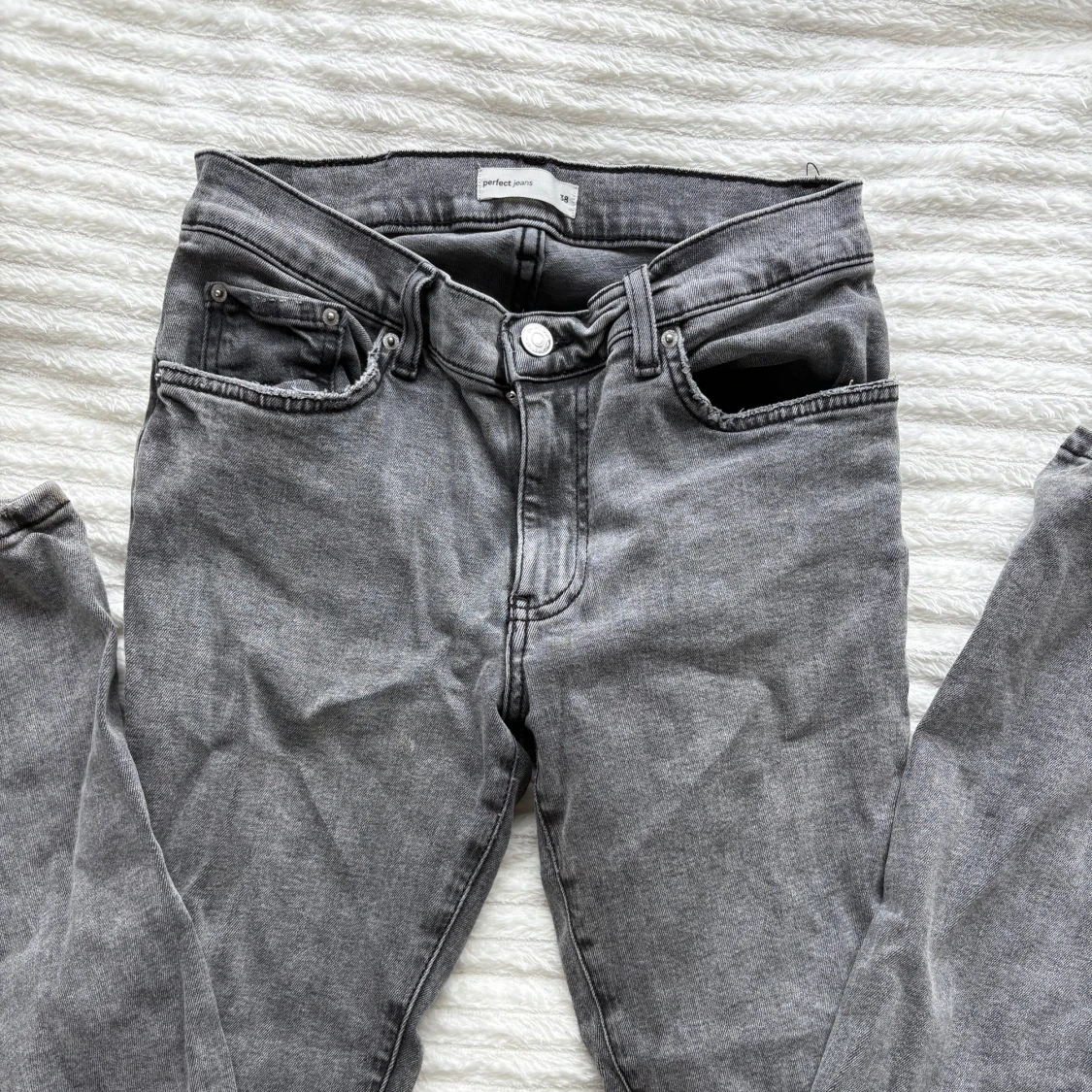 Grå jeans från Gina, stl 38 - 2