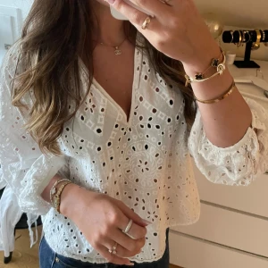 Blus  - Den är som ny, har inga defekter 