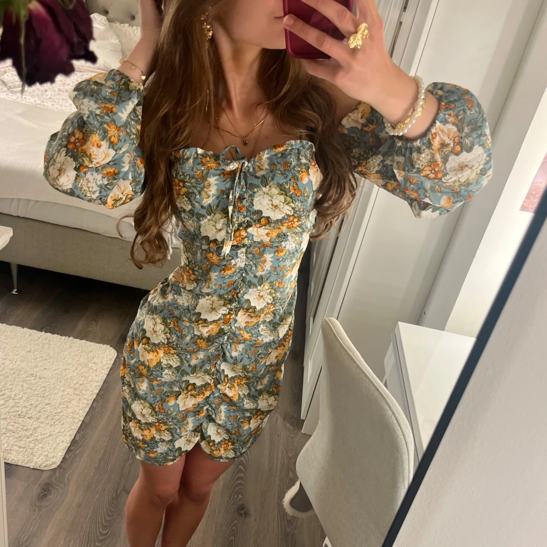 Blommig klänning med puffärmar