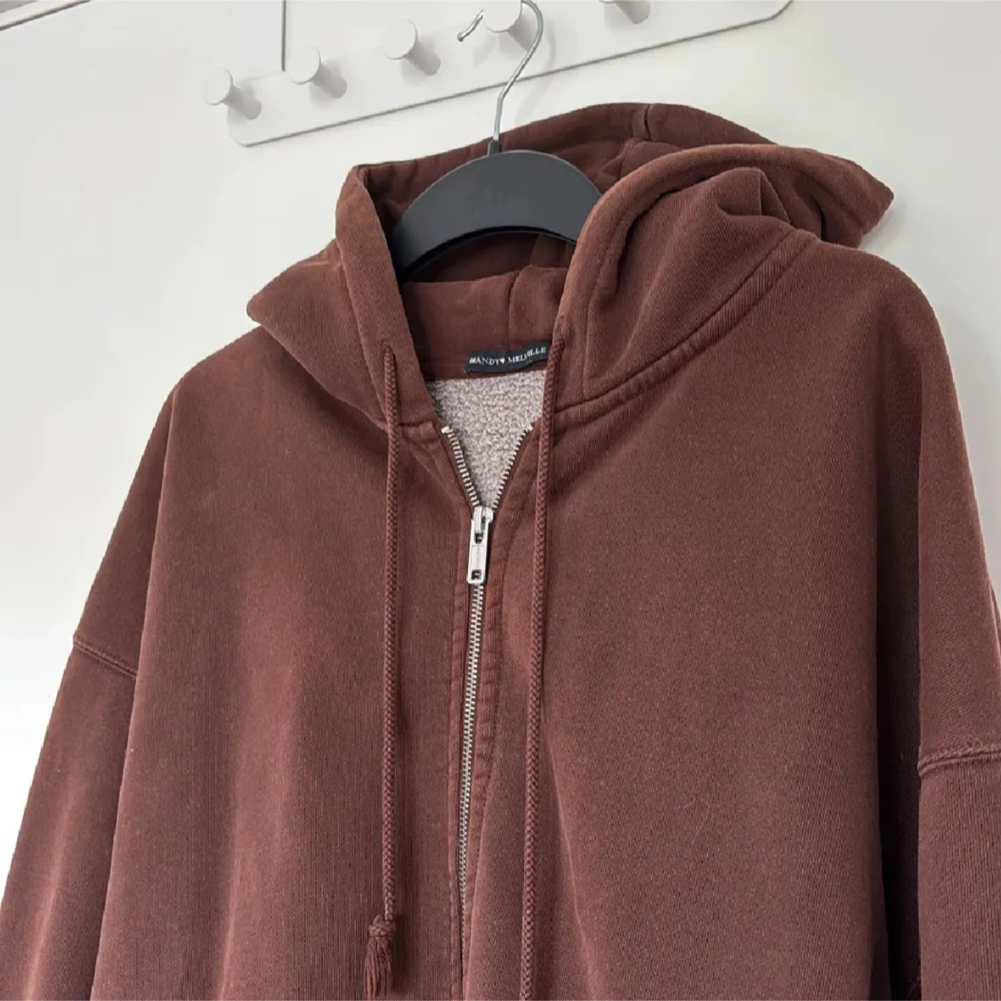 Brun zip-hoodie från Brandy Melville - 1