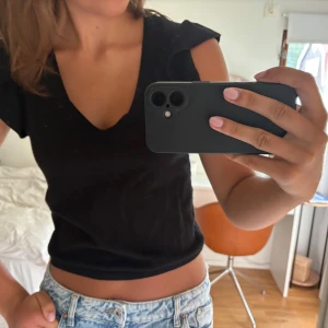 Stickad topp - Svart stickad topp från Zara, skit snygg och skönt material. 