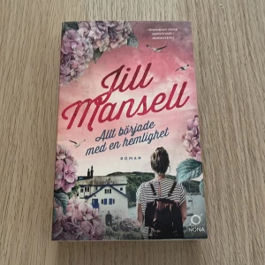 Allt började med en hemlighet - Romantisk feelgood roman full med humor och hemligheter