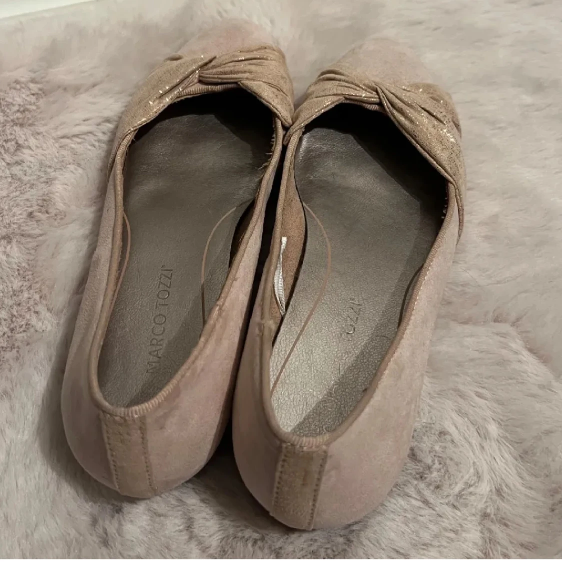 Beige ballerinaskor med glittrig rosett - 2