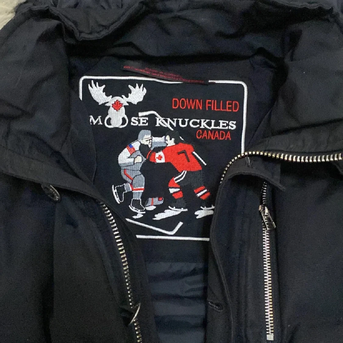 Svart dunjacka Moose Knuckles päls - 1