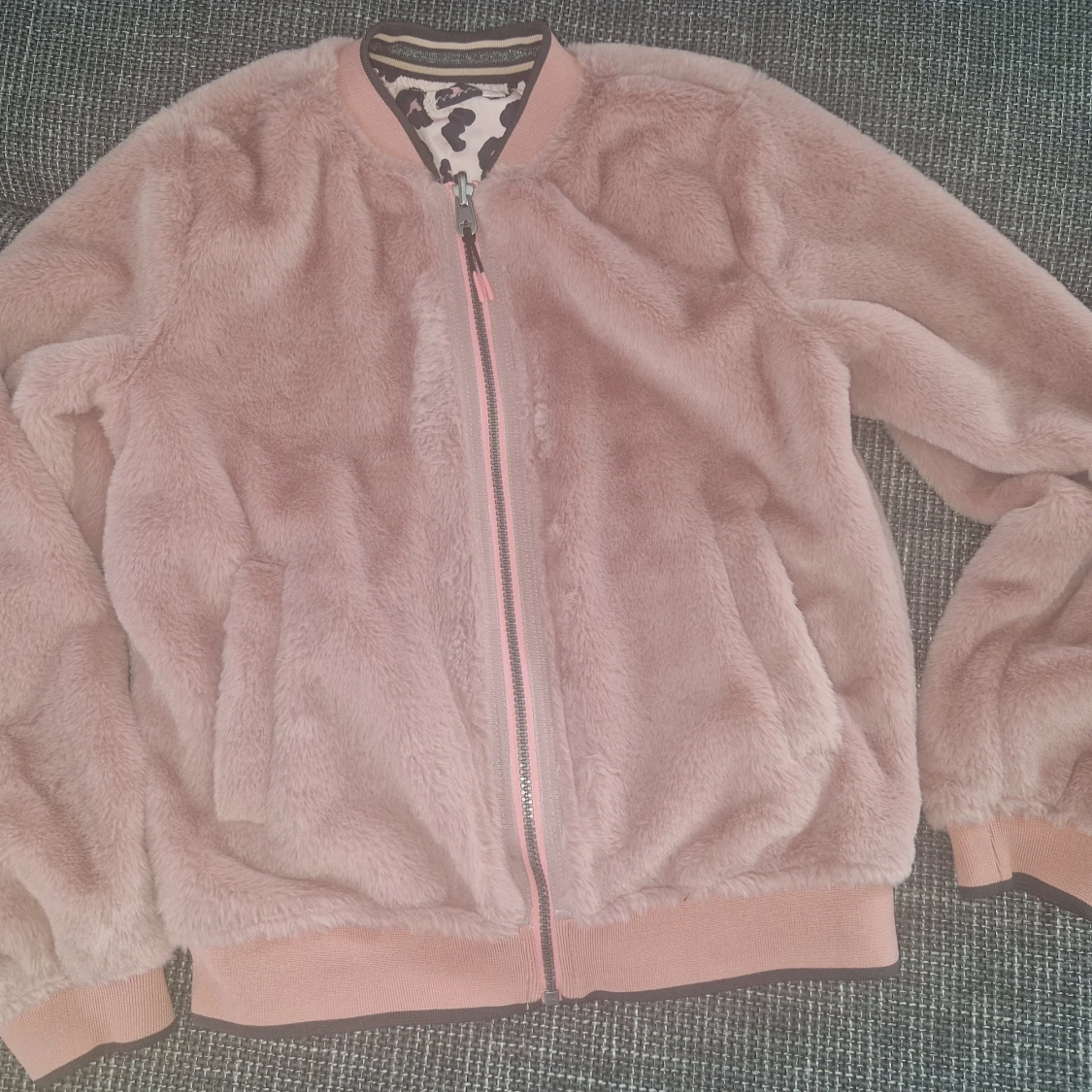 Rosa teddyjacka & leopard bomberjacka