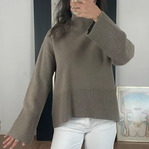 Ull-Kashmir tröja från H&M - Helt ny, lapparna kvar. Strl S, nypris 1800kr.