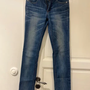 Blå jeans från Acne Studios 26/32 - Snygga blå jeans från Acne som jag köpte från Sellpy men tyvärr inte passade så säljer vidare. 