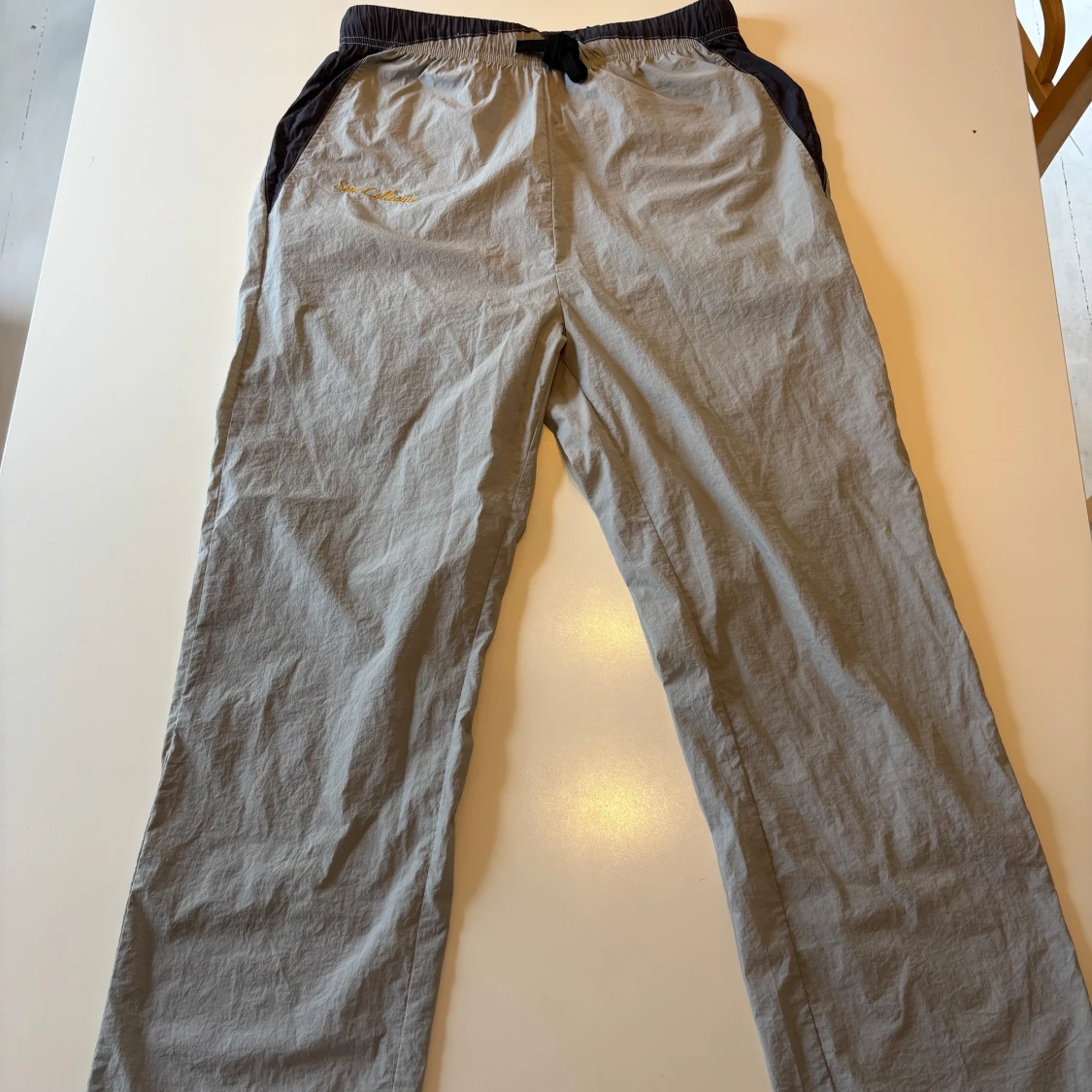 Grå tracksuit från Sens Collective - 4