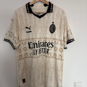 Milan tröja med shorts  - Ny med prislapp