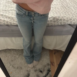Blå bootcut jeans - Snygga blå bootcut jeans!!💕