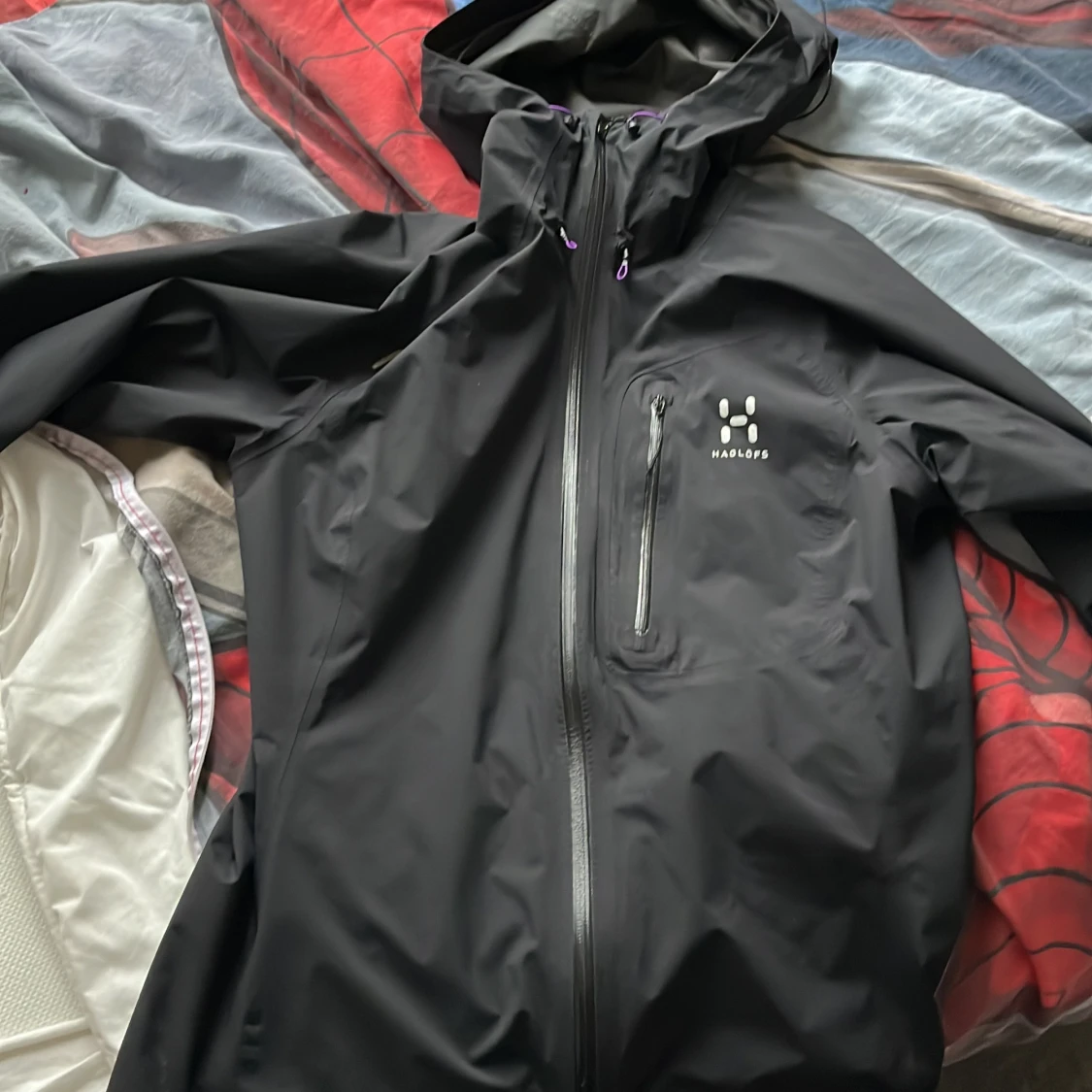 Svart vindjacka från Haglöfs