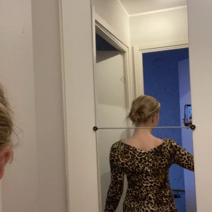Nelly Leopard tröja - Nelly leopard tröja i str M, säljer då den e lite stor och kommer knappt till användning🩷🐆