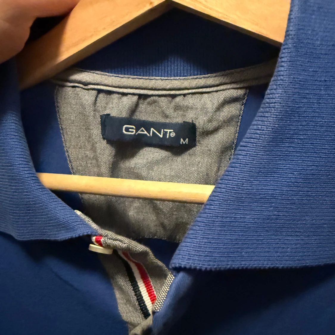 Blå pikétröja från GANT - 1