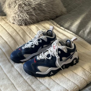 Nike Air sneakers i blått och vitt - Snygga Nike Air sneakers i storlek 44!⭐️🥳
