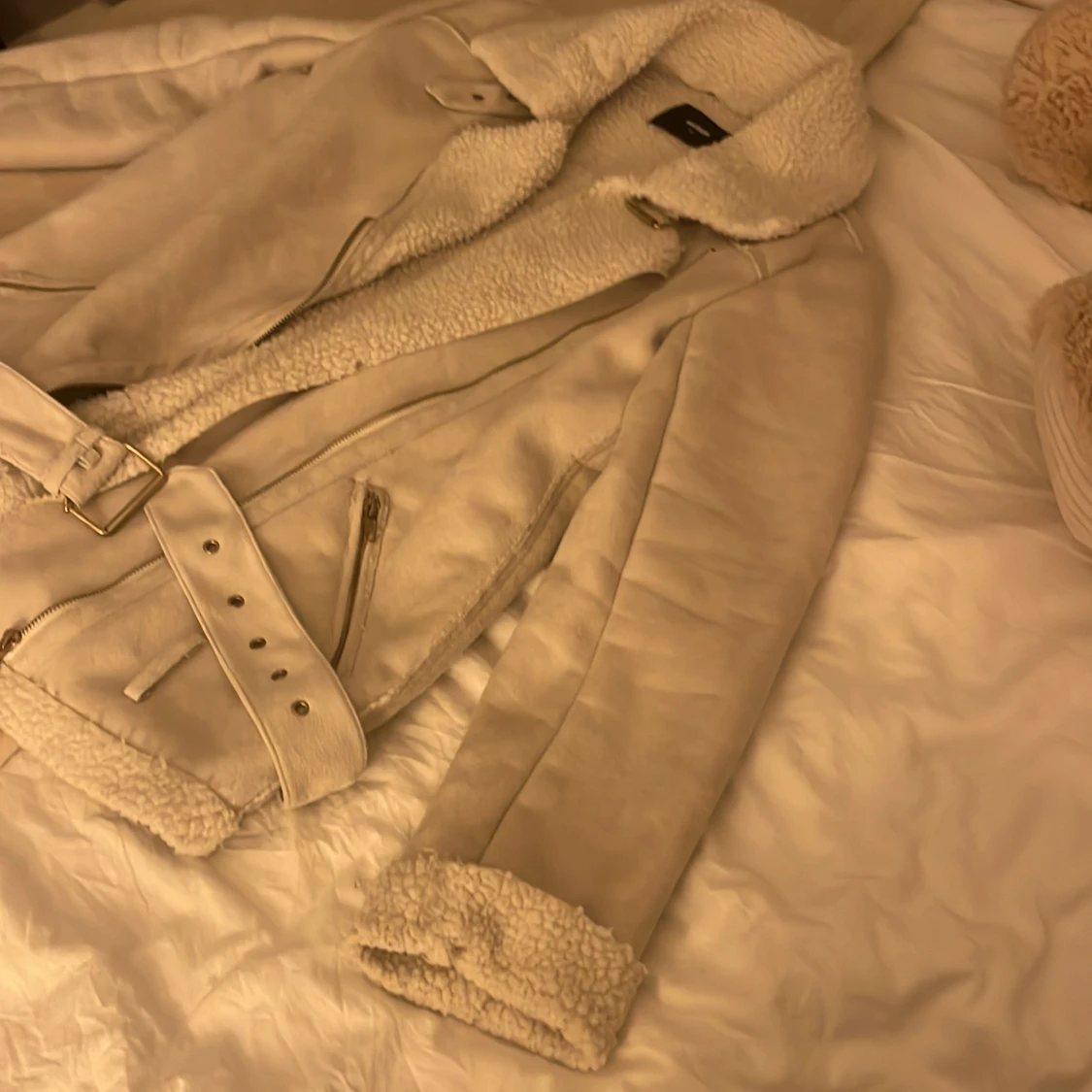 Beige jacka med foder från Bikbok - 2