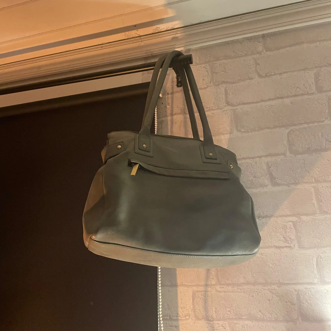 Grön  handväska med fickor - 1