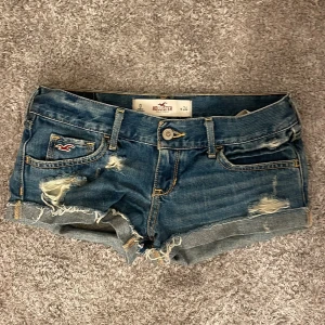 Blå jeansshorts från Hollister - Snygga blå jeansshorts från Hollister strl 24 skit snygga
