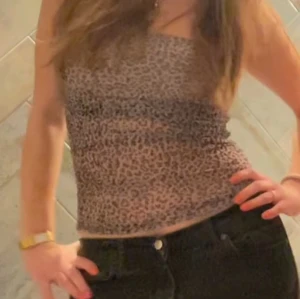 Leopard bandue topp -  leopardmönstrad tubtopp i stretchigt material. Nästan aldrig använd. 