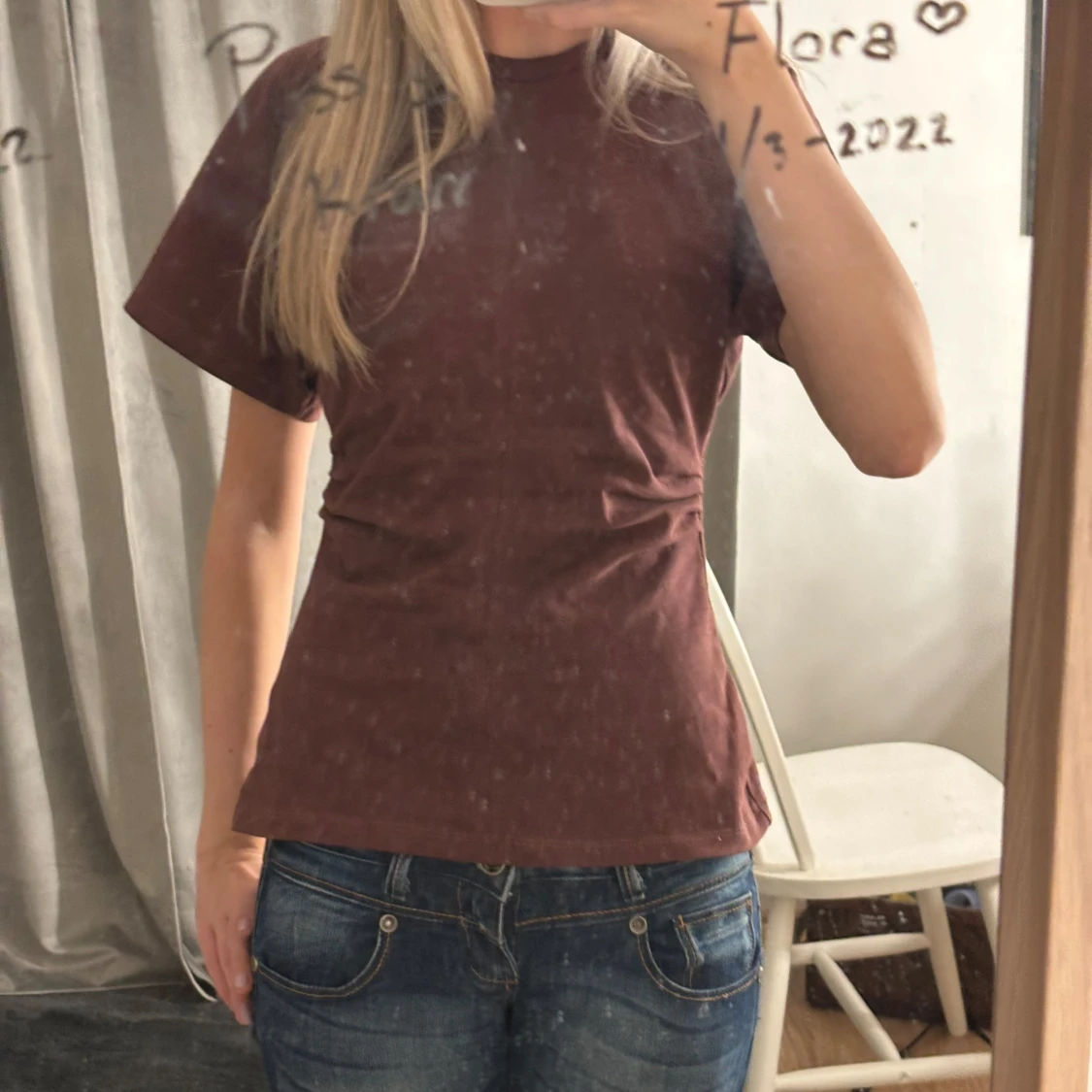 Vinröd tshirt med indragen midja