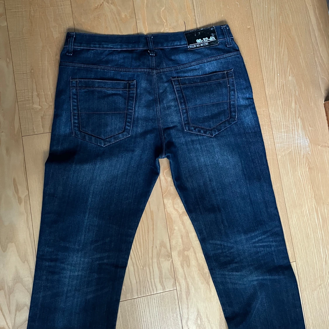 Mörkblå jeansbyxor - 91