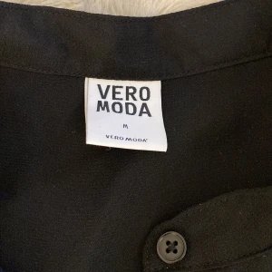 Blus - Från Veromoda. Storlek M men passar s/xs