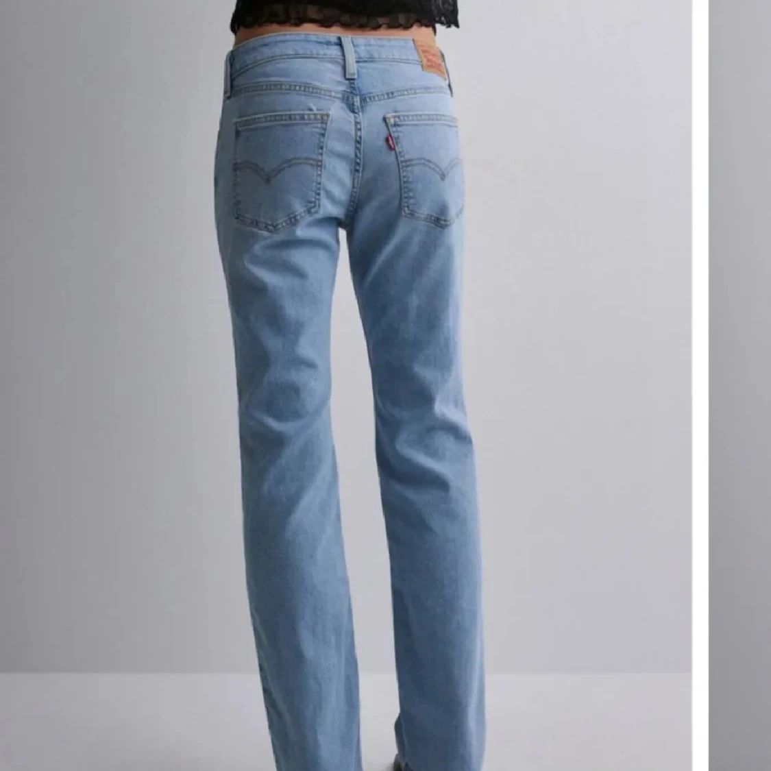 Blå low waist bootcut jeans från Levi's - 90