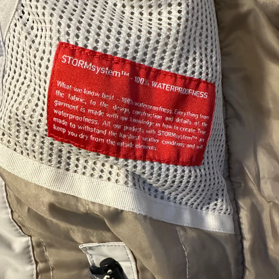 Ljusgrå parkajacka från Didriksons - 92