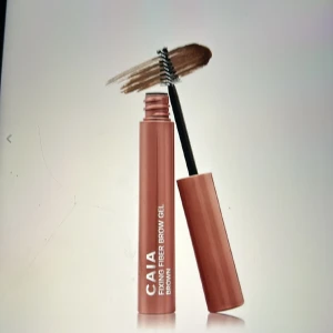 Caia eyebrow gel - I färgen brown oanvänd bara testad kom aldrig till användning ❤️ kan gå ner i pris för en snabb affär byter också❤️