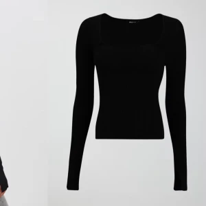 Långärmad topp - Säljer en jättefin ribbad tröja ifrån Gina med slits vid ärmarna❤️super bra skick och tjockt bra material! Nypris: 299