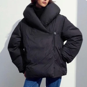 Pufferjacka hm - Säljer denna så snygga och populära pufferjackan från hm med prislappen kvar❣️säljs inte längre, nypris 1900kr